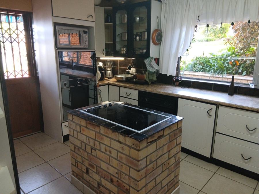 5 Bedroom Property for Sale in Wavecrest Eastern Cape